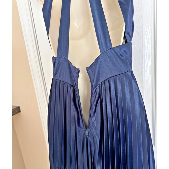 Sequin Hearts Navy Formal Prom Dress Sz 5 Beaded Halter Flowing Silky Gown NWT - Picture 9 of 16